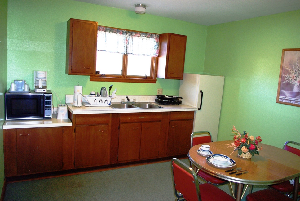 Full Kitchenette